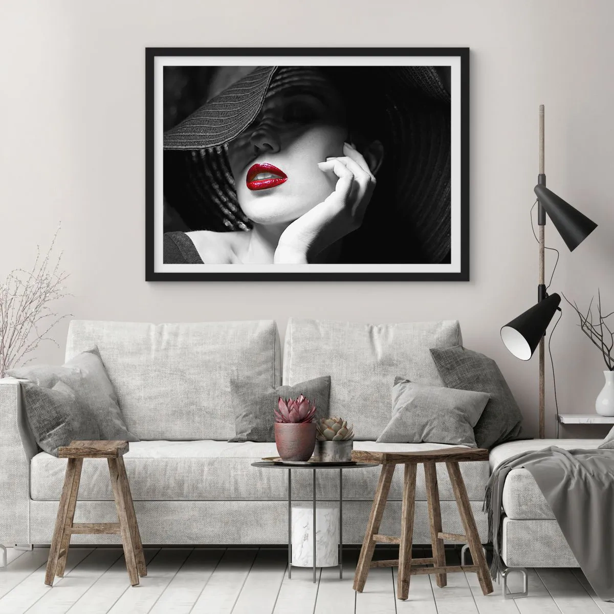 Poster in einem schwarzem Rahmen - Schwarz-Weiß-Porträt einer Frau mit roten Lippen - 70x50cm - Eine Studie in Scharlachrot - Moderne Wanddekoration für Wohnzimmer und Schlafzimmer ARTTOR