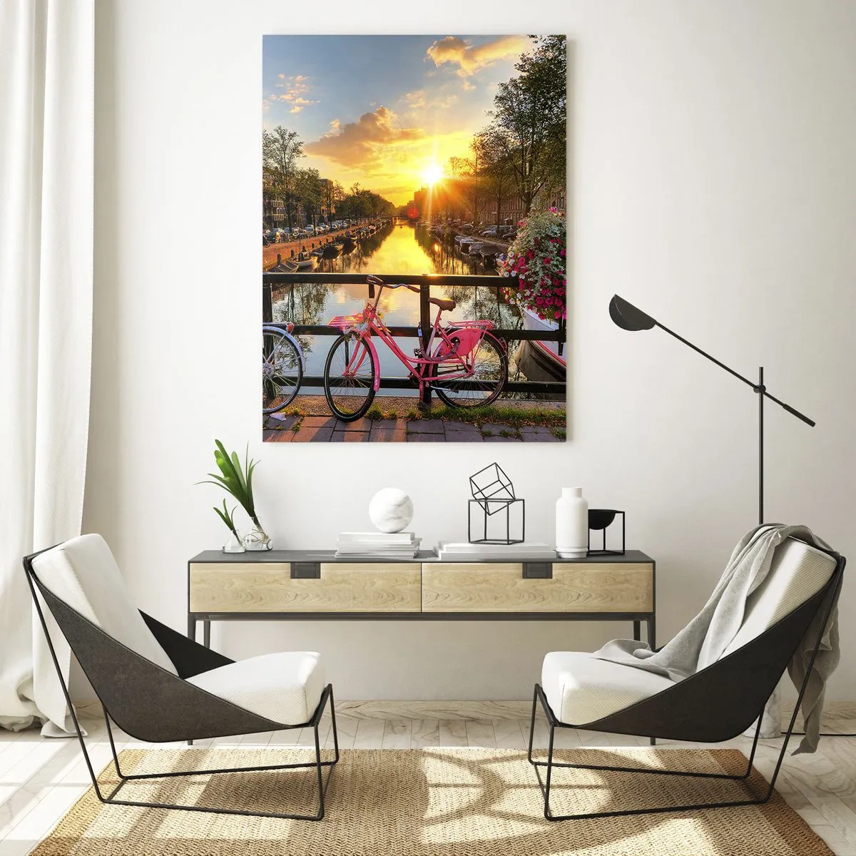 Glasbild - Bild auf glas - Fahrräder auf einer Brücke im Schein der untergehenden Sonne - 70x100cm - Frühlingsmorgen in Amsterdam - Moderne Wanddekoration für Wohnzimmer und Schlafzimmer ARTTOR