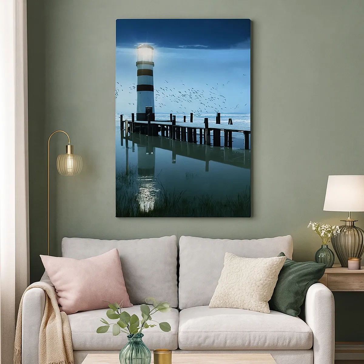 Bild auf Leinwand - Leinwandbild - Der Leuchtturm am Pier beleuchtet in der Nacht - 50x70cm - Und du hast keine Angst vor der Dunkelheit - Moderne Wanddekoration für Wohnzimmer und Schlafzimmer ARTTOR
