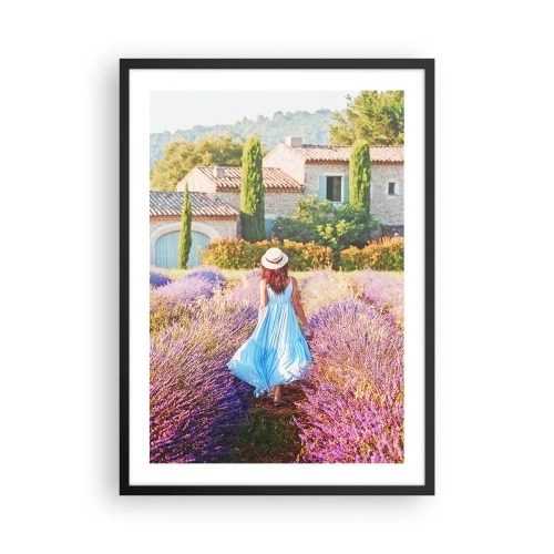 Poster in einem schwarzem Rahmen - Eine Frau in einem blauen Kleid geht durch ein Lavendelfeld. - 50x70cm - Lavendel Mädchen - Moderne Wanddekoration für Wohnzimmer und Schlafzimmer ARTTOR