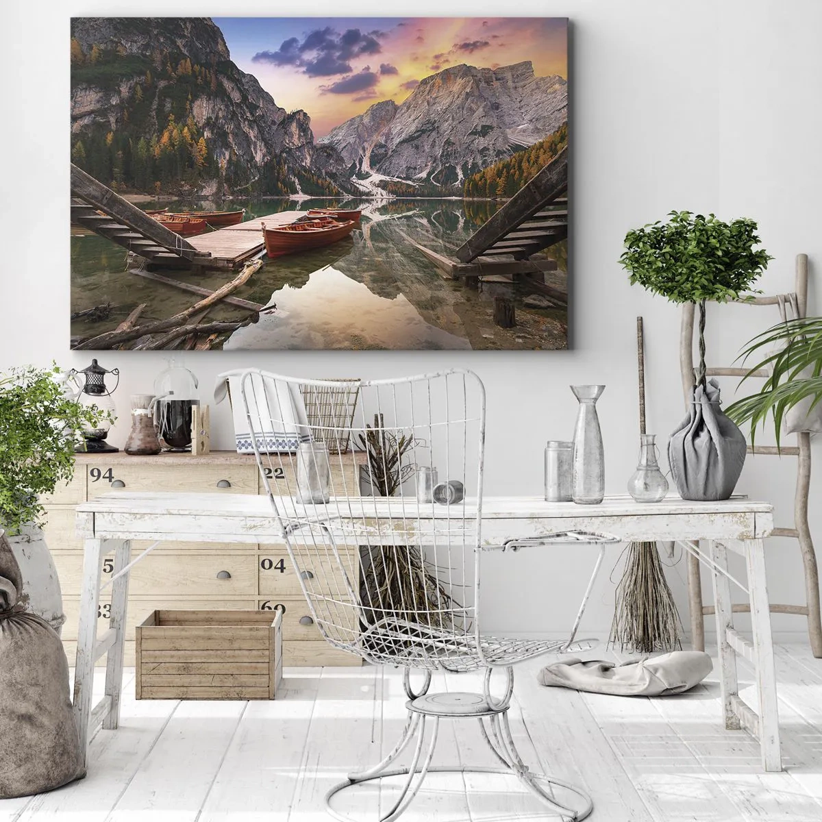 Bild auf Leinwand - Leinwandbild - Bergsee mit Booten bei Sonnenuntergang - 70x50cm - Versprechen des Tages - Moderne Wanddekoration für Wohnzimmer und Schlafzimmer ARTTOR