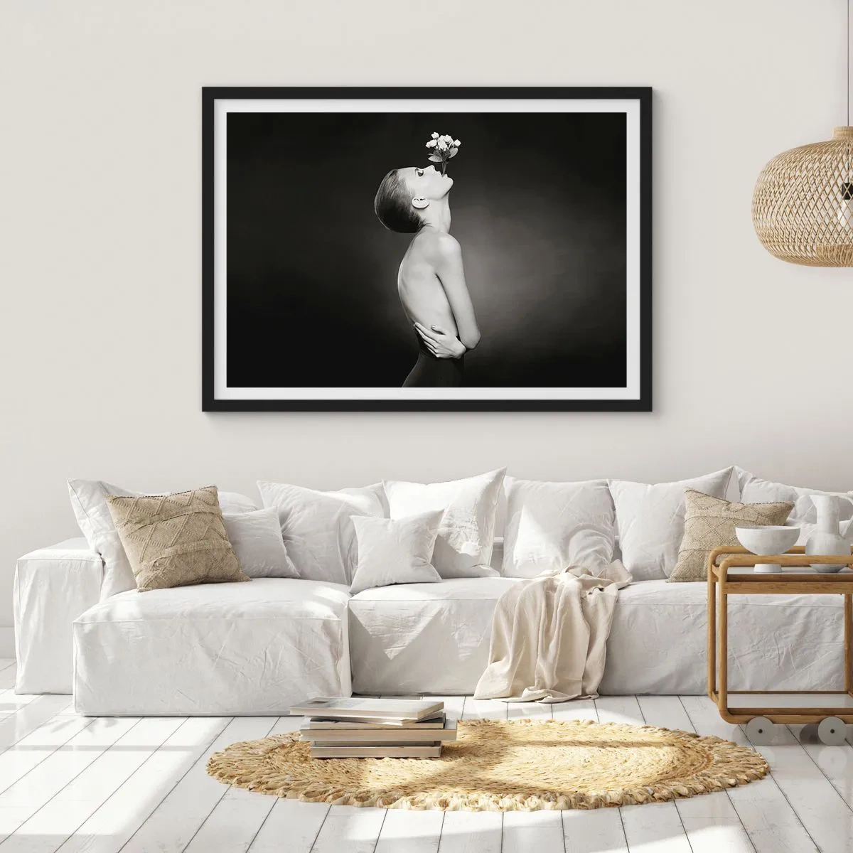 Poster in einem schwarzem Rahmen - Schwarz-weiße Silhouette einer Frau mit einer Blume - 70x50cm - Exzentrische Eleganz - Moderne Wanddekoration für Wohnzimmer und Schlafzimmer ARTTOR