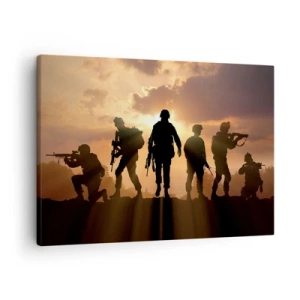 Bild auf Leinwand - Leinwandbild - Soldaten vor dem Hintergrund der untergehenden Sonne in einer dynamischen Umgebung - 70x50cm - Waffenbrüder - Moderne Wanddekoration für Wohnzimmer und Schlafzimmer ARTTOR