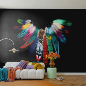 Fototapete Premium Sand - Bunte Federn in Form von Flügeln auf schwarzem Hintergrund angeordnet - 100x70cm - Indische Halskette - Moderne Wanddekoration für Wohnzimmer und Schlafzimmer ARTTOR