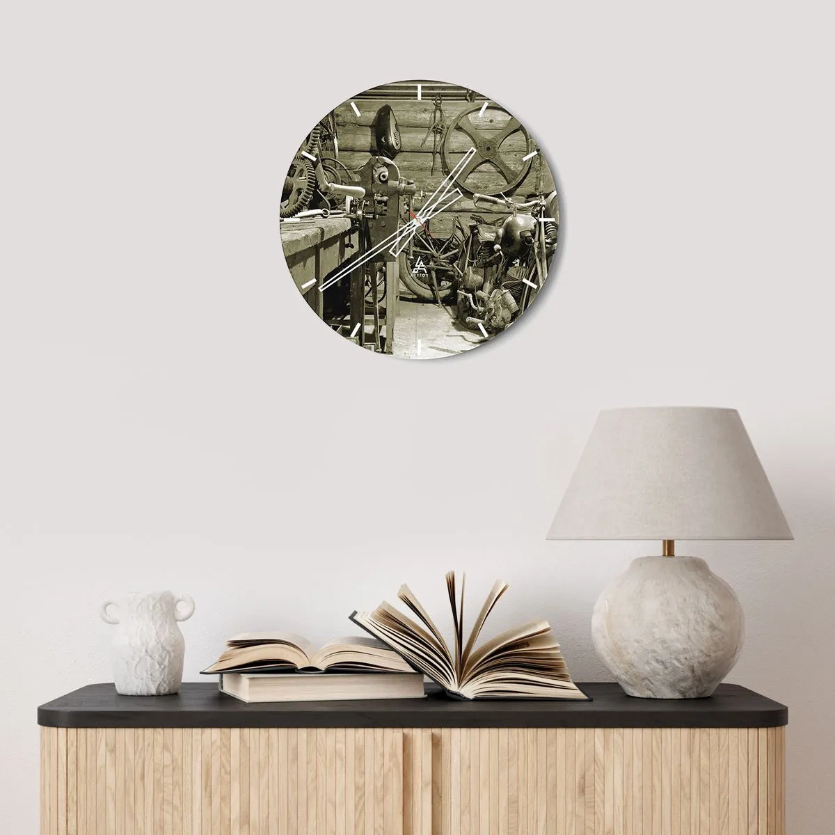 Wanduhr - Glasuhr - Im Schuppen von Onkel Władek - 40x40 cm