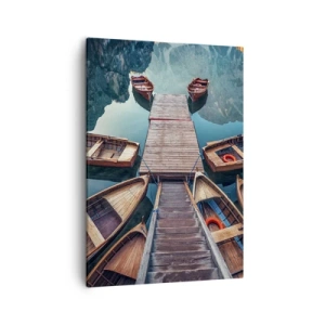 Bild auf Leinwand - Leinwandbild - Holzboote an einem Pier an einem Bergsee - 50x70cm - Ich warte am Yachthafen - Moderne Wanddekoration für Wohnzimmer und Schlafzimmer ARTTOR