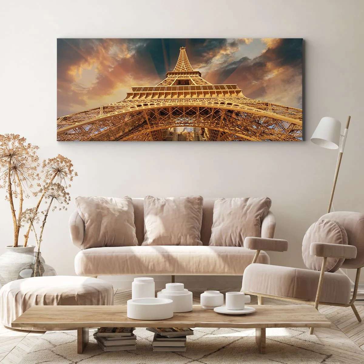 Bild auf Leinwand - Leinwandbild - Der Eiffelturm von unten vor der Kulisse der untergehenden Sonne - 140x50cm - Wie die Menschheit den Himmel erreichte - Moderne Wanddekoration für Wohnzimmer und Schlafzimmer ARTTOR