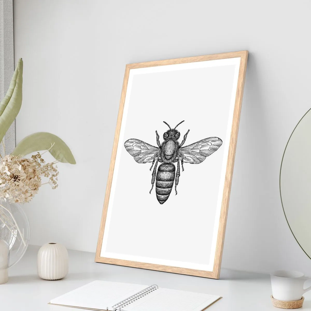 Poster in einem Rahmen aus heller Eiche - Insektenporträt - 50x70 cm