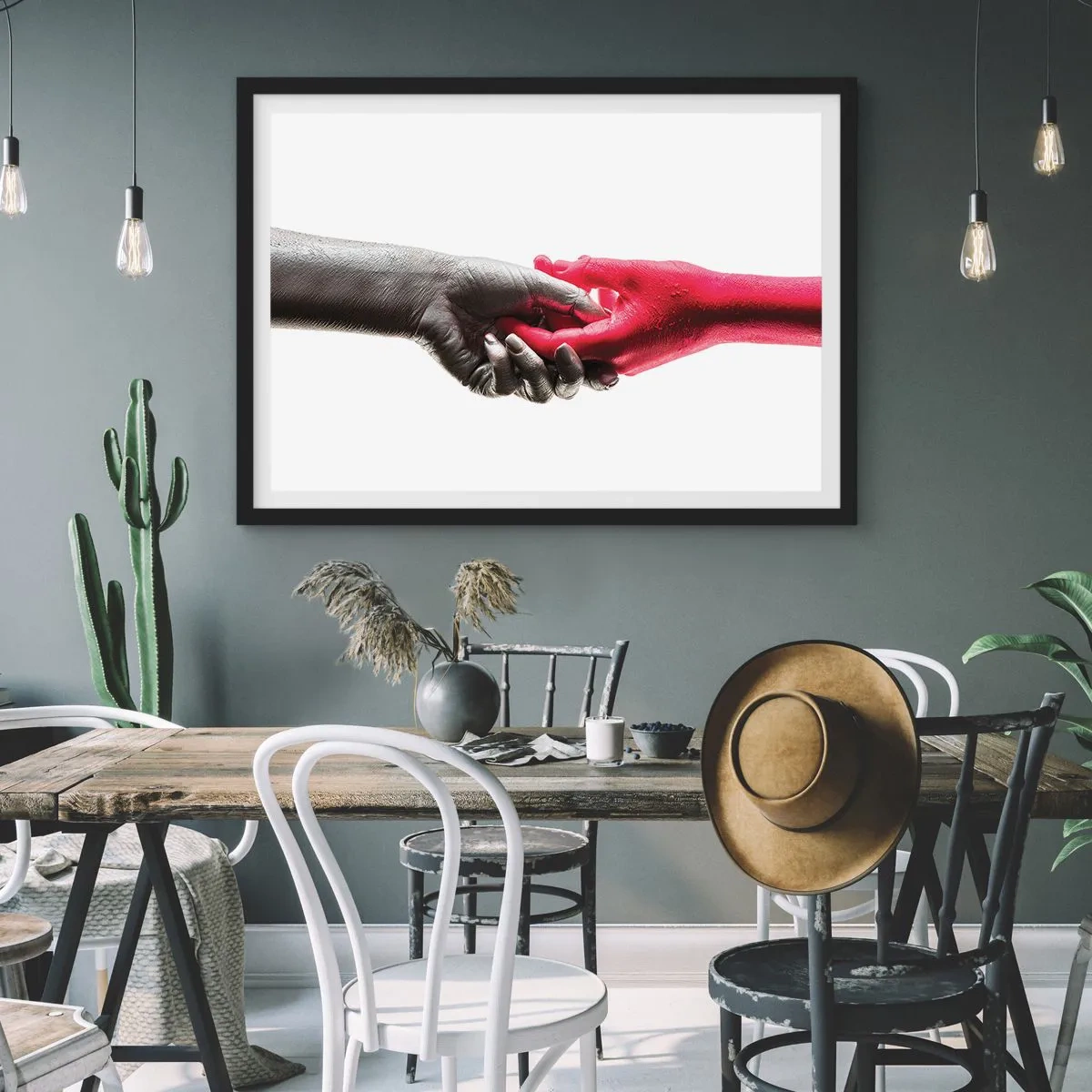 Poster in einem schwarzem Rahmen - Symbolische Hände in Silber und Rot - 70x50cm - Gemeinsam, obwohl anders - Moderne Wanddekoration für Wohnzimmer und Schlafzimmer ARTTOR