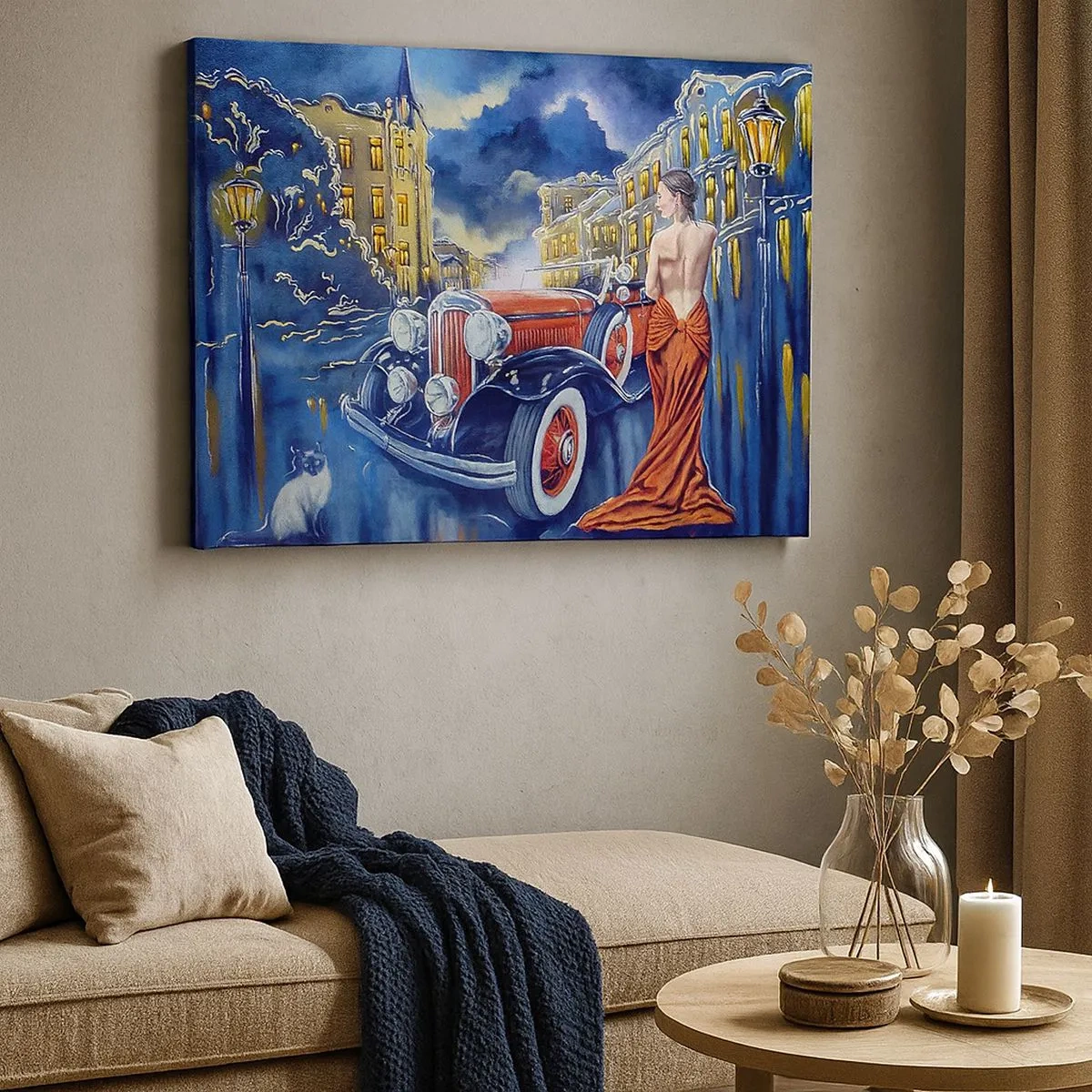 Bild auf Leinwand - Leinwandbild - Eine Frau in einem eleganten Kleid neben einem Retro-Auto in der Nacht - 70x50cm - Nocturne in Blau und Koralle - Moderne Wanddekoration für Wohnzimmer und Schlafzimmer ARTTOR