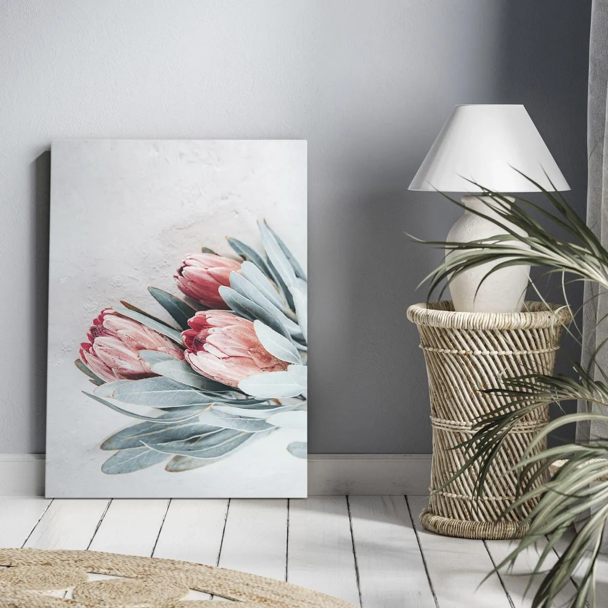 Bild auf Leinwand - Leinwandbild - Dezente rosa Protea-Blüten auf hellem Hintergrund - 80x120cm - Schämen sich für ihre eigene Schönheit - Moderne Wanddekoration für Wohnzimmer und Schlafzimmer ARTTOR
