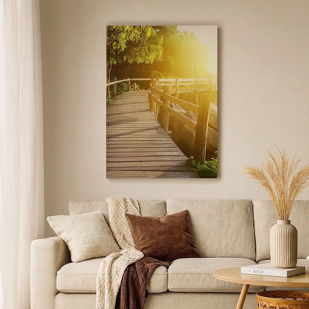 Bild auf Leinwand - Leinwandbild - Eine Holzbrücke im Grünen, die in den Sonnenstrahlen zum Meer führt - 50x70cm - Noch eine Wendung, ein weiteres Wunder - Moderne Wanddekoration für Wohnzimmer und Schlafzimmer ARTTOR
