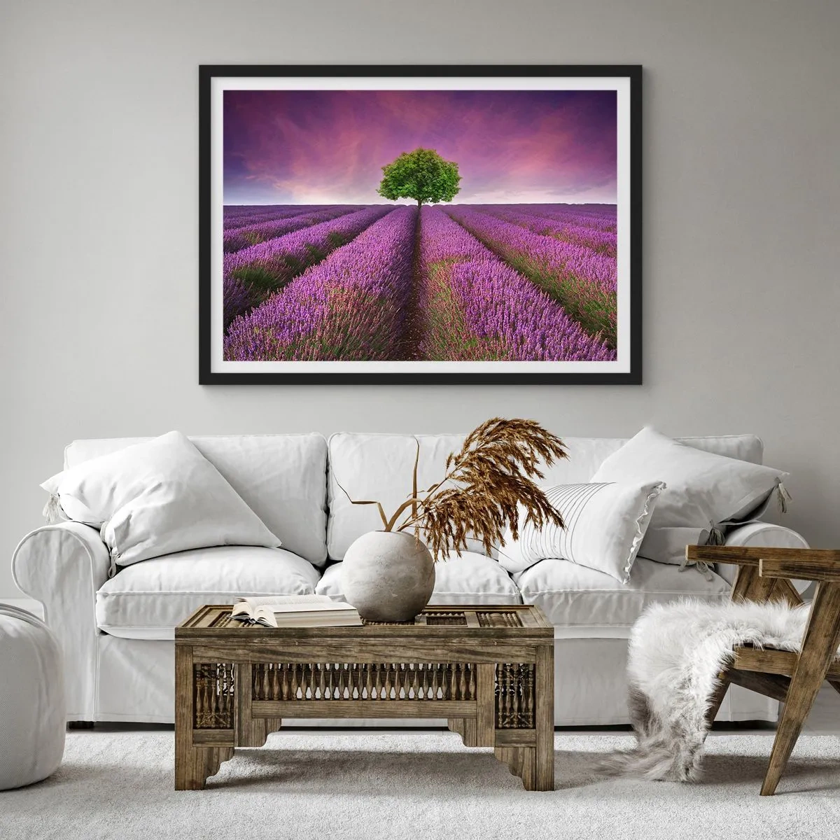 Poster in einem schwarzem Rahmen - Ein Lavendelfeld mit einem einsamen Baum und einem violetten Himmel - 70x50cm - Auf Lavendelfeldern - Moderne Wanddekoration für Wohnzimmer und Schlafzimmer ARTTOR