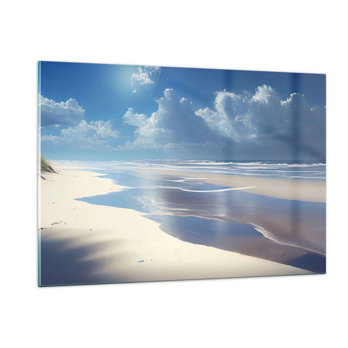 Glasbild - Bild auf glas - Ein breiter Sandstrand und ruhige Wellen unter blauem Himmel - 120x80cm - Paradiesischer Urlaub - Moderne Wanddekoration für Wohnzimmer und Schlafzimmer ARTTOR