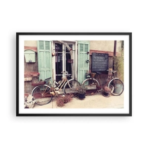 Poster in einem schwarzem Rahmen - Vintage-Fahrräder vor einer Holztür mit pastellfarbenen Fensterläden - 70x50cm - Es lebe die Provinz - Moderne Wanddekoration für Wohnzimmer und Schlafzimmer ARTTOR