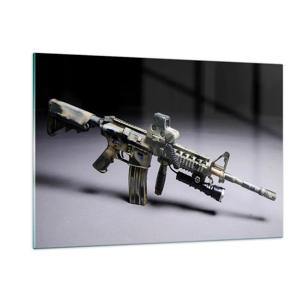 Glasbild - Bild auf glas - Ein modernes Gewehr auf dunklem Hintergrund mit industriellem Akzent - 120x80cm - Immer bedrohlich - Moderne Wanddekoration für Wohnzimmer und Schlafzimmer ARTTOR