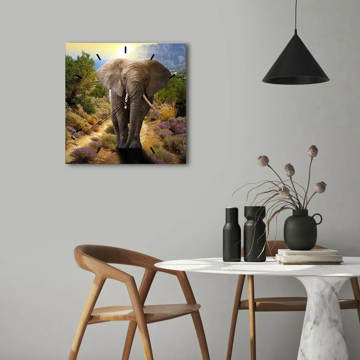 Wanduhr - Glasuhr - Ein afrikanischer Elefant vor einer Savannen- und Berglandschaft - 30x30cm - So sah Eden aus - Moderne Wanddekoration für Wohnzimmer und Schlafzimmer ARTTOR