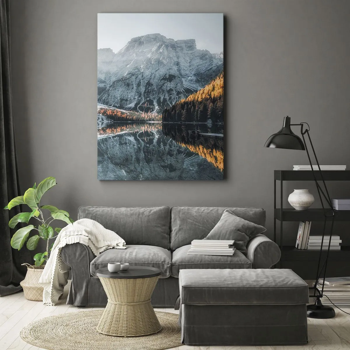 Bild auf Leinwand - Leinwandbild - Eine Berglandschaft spiegelt sich in der ruhigen Oberfläche eines Sees - 80x120cm - Spiegellandschaft - Moderne Wanddekoration für Wohnzimmer und Schlafzimmer ARTTOR