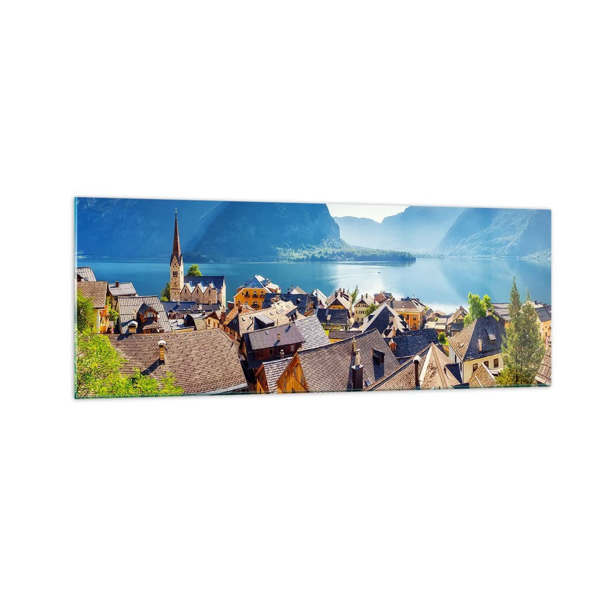 Glasbild - Bild auf glas - Ein malerisches Dorf an einem See, umgeben von Bergen an einem sonnigen Tag - 140x50cm - Es könnte nicht malerischer sein - Moderne Wanddekoration für Wohnzimmer und Schlafzimmer ARTTOR