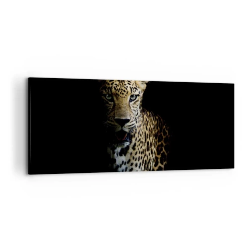 Bild auf Leinwand - Leinwandbild - Ein Leopard auf dunklem Hintergrund mit intensivem Blick - 120x50cm - Dunkle Schönheit - Moderne Wanddekoration für Wohnzimmer und Schlafzimmer ARTTOR
