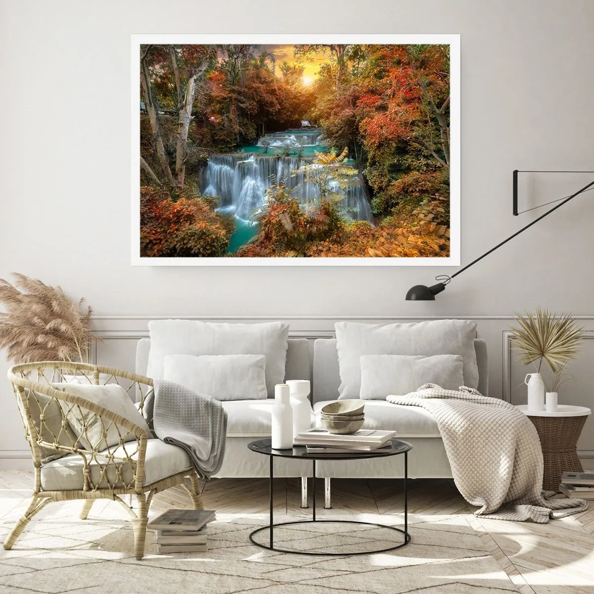 Poster - Herbstlicher Wasserfall, umgeben von bunten Bäumen im Sonnenlicht - 100x70cm - Versteckter Schatz des Waldes - Moderne Wanddekoration für Wohnzimmer und Schlafzimmer ARTTOR