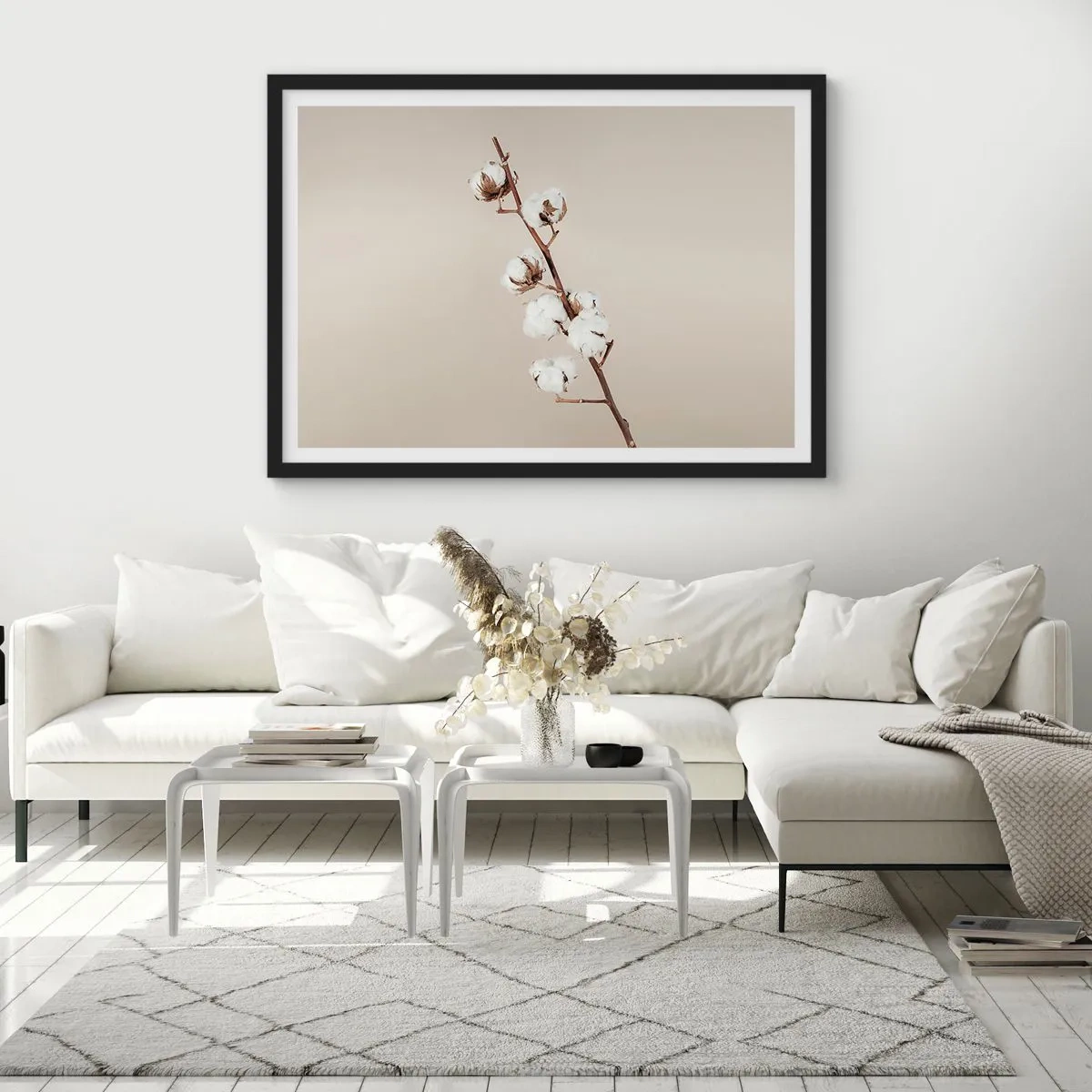 Poster in einem schwarzem Rahmen - Ein Zweig Baumwolle auf beigem Hintergrund - 70x50cm - An der Quelle der Weichheit - Moderne Wanddekoration für Wohnzimmer und Schlafzimmer ARTTOR