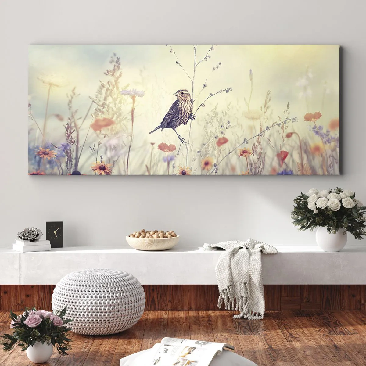 Bild auf Leinwand - Leinwandbild - Ein Vogel vor dem Hintergrund einer bunten Wiese in Pastellfarben - 160x50cm - Vogelporträt mit einer Wiese im Hintergrund - Moderne Wanddekoration für Wohnzimmer und Schlafzimmer ARTTOR