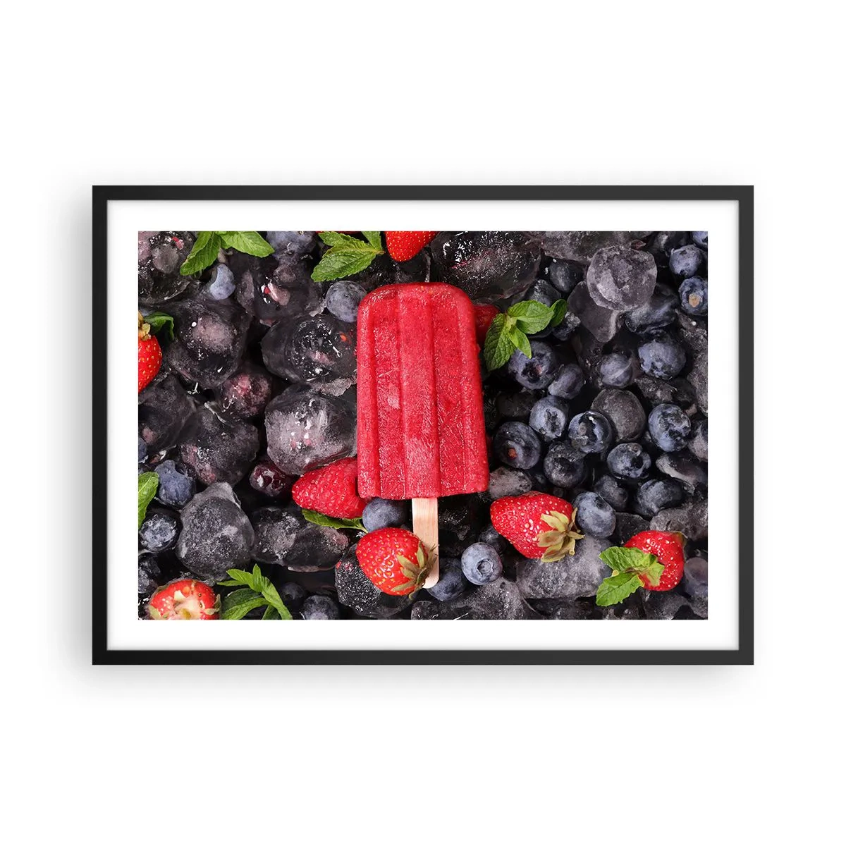 Poster in einem schwarzem Rahmen - Rotes Eis am Stiel, umgeben von Früchten und Eis - 70x50cm - So schmeckt der heiße Sommer - Moderne Wanddekoration für Wohnzimmer und Schlafzimmer ARTTOR