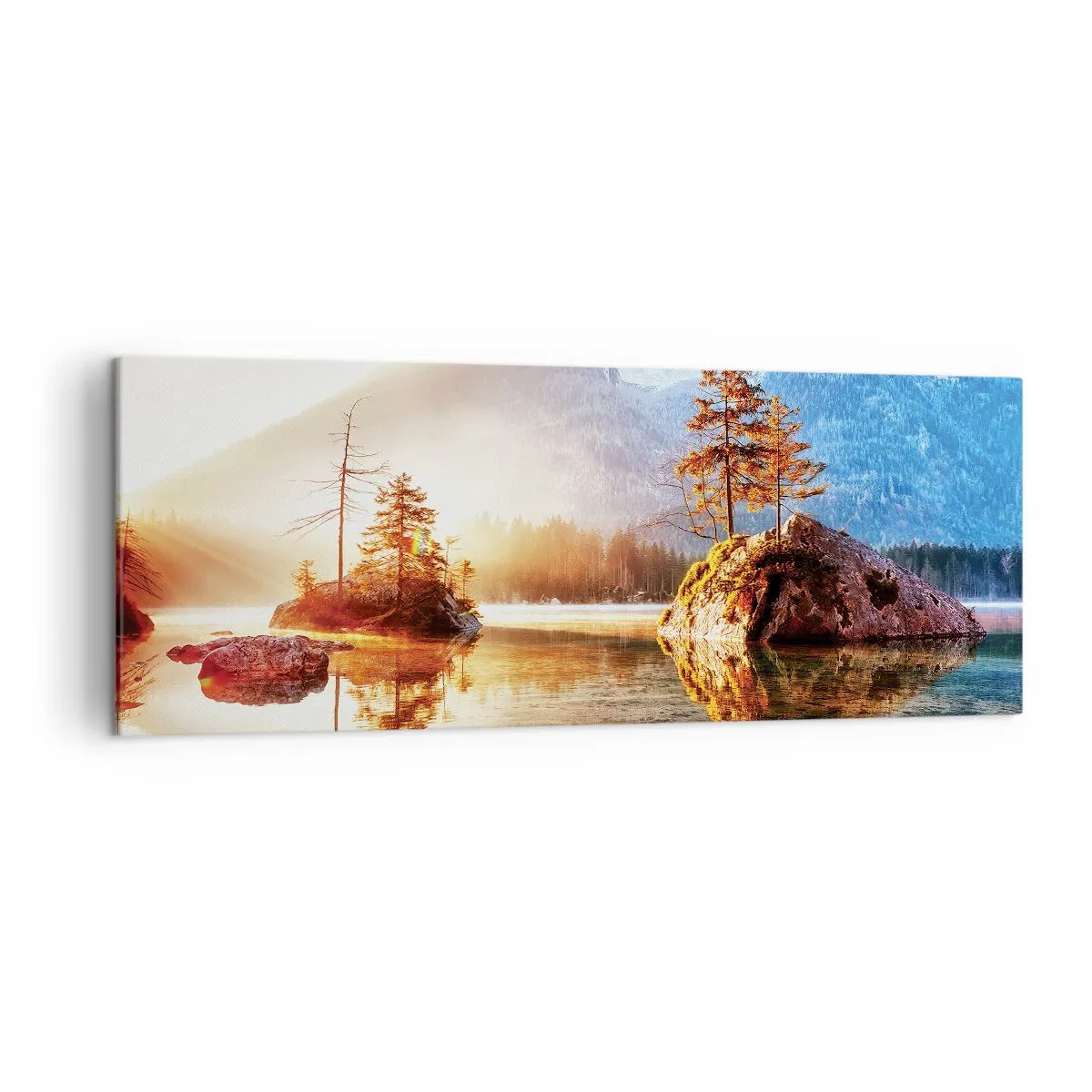Bild auf Leinwand - Leinwandbild - Ein See mit Inseln und Bergen im Hintergrund bei Sonnenaufgang - 140x50cm - Natur in neuem Licht - Moderne Wanddekoration für Wohnzimmer und Schlafzimmer ARTTOR