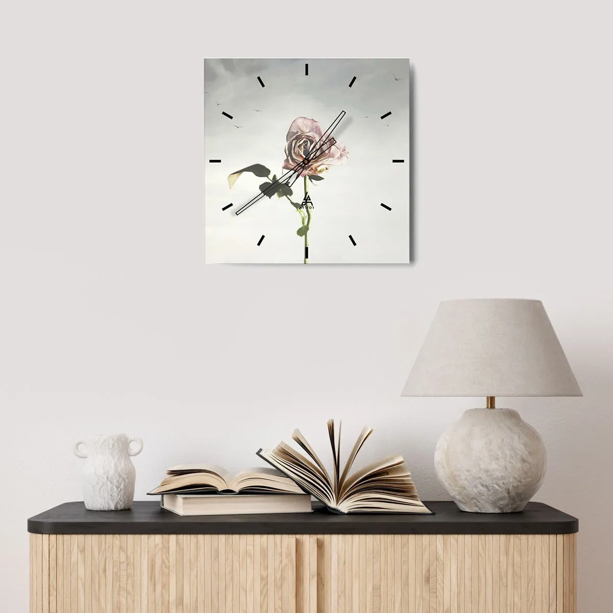 Wanduhr - Glasuhr - Eine zarte Rose vor einem hellen Himmel mit fliegenden Vögeln - 30x30cm - Begrüßung des Frühlings - Moderne Wanddekoration für Wohnzimmer und Schlafzimmer ARTTOR