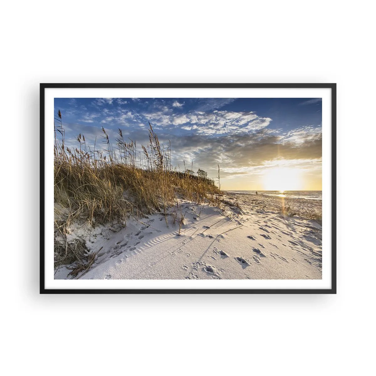 Poster in einem schwarzem Rahmen - Dünen mit Gras und Fußspuren im Sand bei Sonnenuntergang - 100x70cm - Einladung zu einem Spaziergang - Moderne Wanddekoration für Wohnzimmer und Schlafzimmer ARTTOR