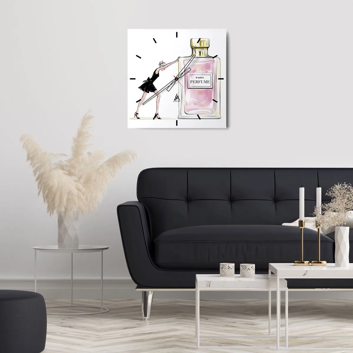 Wanduhr - Glasuhr - Eine Frau in einem schwarzen Kleid neben einer Parfümflasche - 30x30cm - Essenz der Weiblichkeit - Moderne Wanddekoration für Wohnzimmer und Schlafzimmer ARTTOR