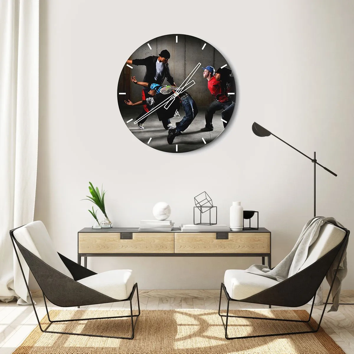 Wanduhr - Glasuhr - Eine Gruppe von Hip-Hop-Tänzern in dynamischen Posen - 30x30cm - Tanzen mit dem Straßenwind - Moderne Wanddekoration für Wohnzimmer, Küche und Schlafzimmer ARTTOR