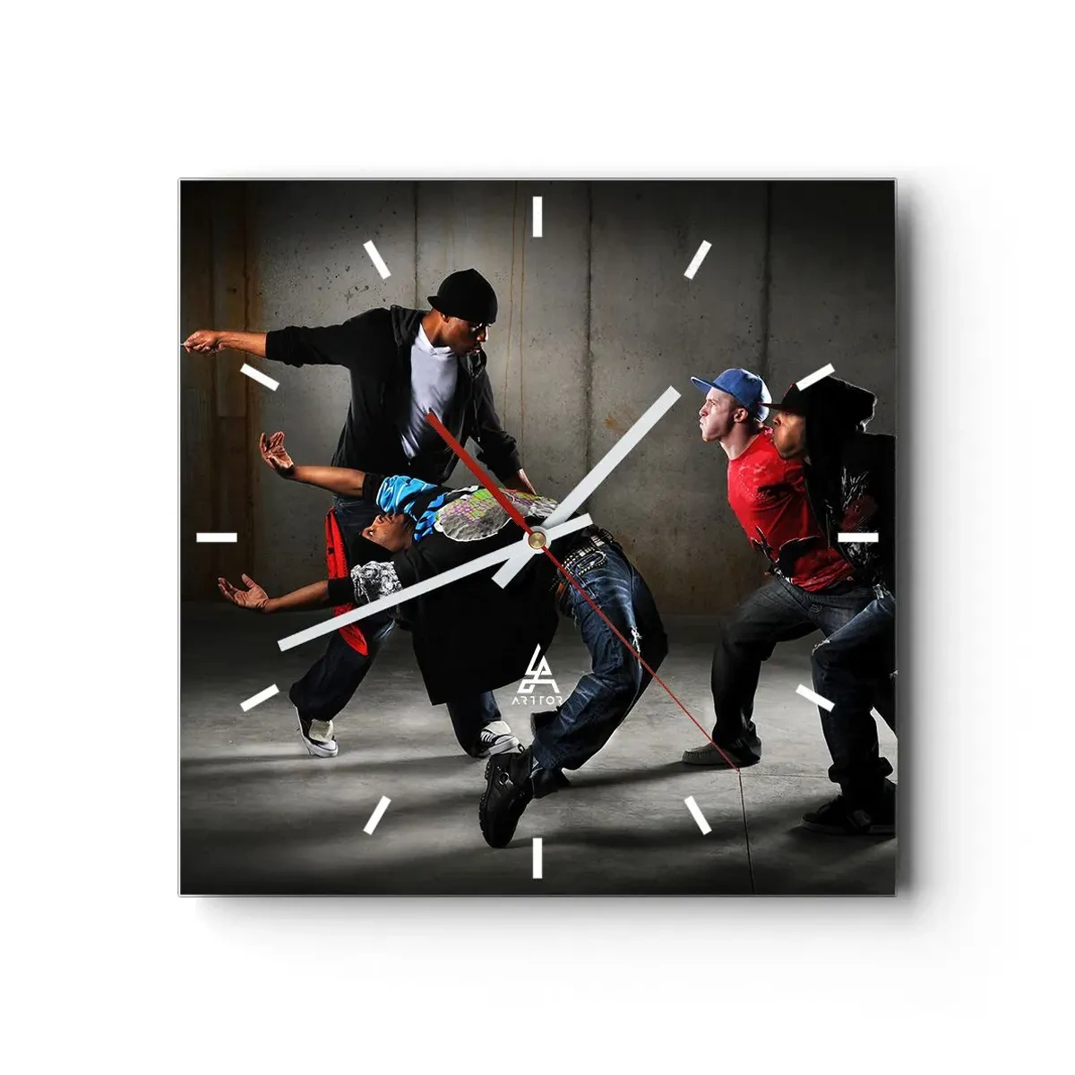 Wanduhr - Glasuhr - Eine Gruppe von Hip-Hop-Tänzern in einer dynamischen Choreographie - 30x30cm - Tanzen mit dem Straßenwind - Moderne Wanddekoration für Wohnzimmer und Schlafzimmer ARTTOR