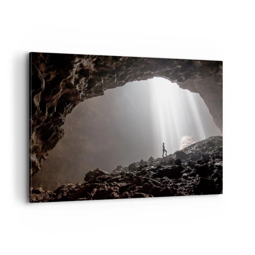 Bild auf Leinwand - Leinwandbild - Eine Figur in einer Höhle, beleuchtet von Lichtstrahlen - 120x80cm - Die leuchtende Grotte - Moderne Wanddekoration für Wohnzimmer und Schlafzimmer ARTTOR