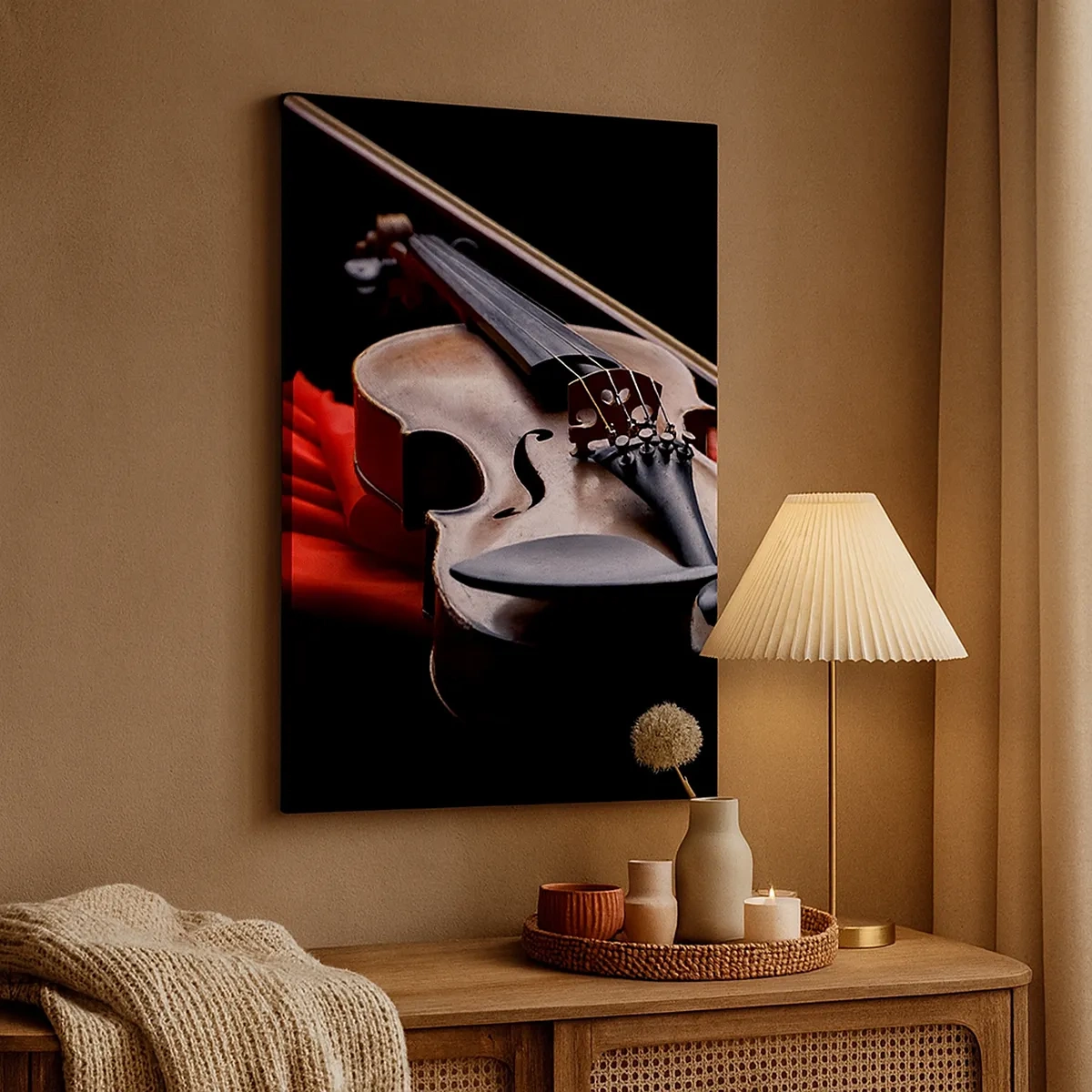 Bild auf Leinwand - Leinwandbild - Geige auf rotem Stoff mit schwarzem Hintergrund - 50x70cm - Musik der Gefühle - Moderne Wanddekoration für Wohnzimmer und Schlafzimmer ARTTOR