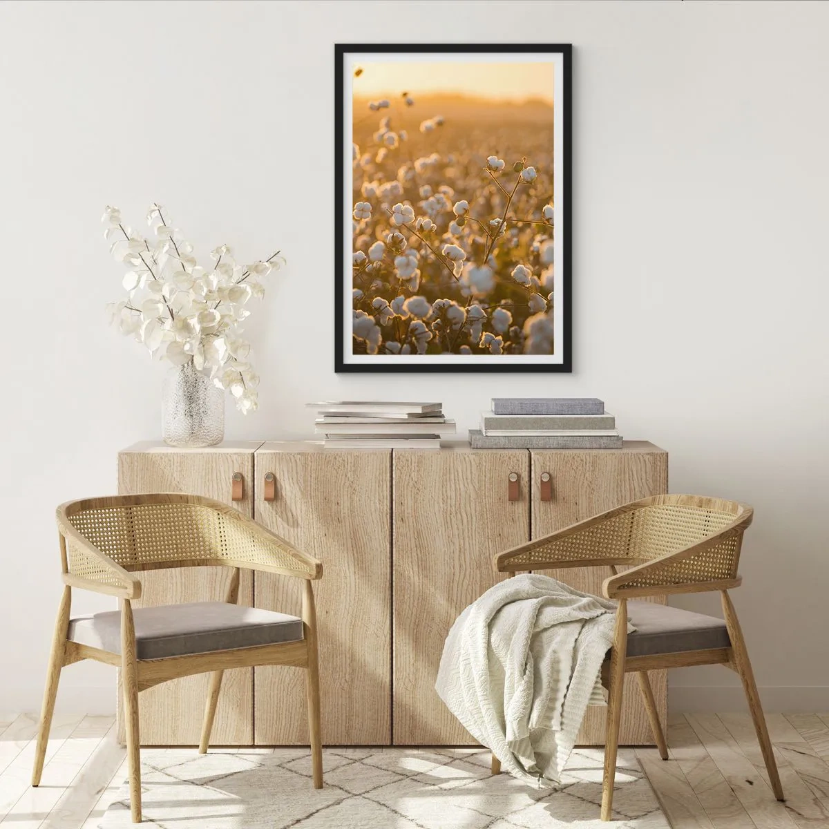 Poster in einem schwarzem Rahmen - Ein Baumwollfeld im warmen Licht der untergehenden Sonne - 50x70cm - Fluffiges Feld - Moderne Wanddekoration für Wohnzimmer und Schlafzimmer ARTTOR