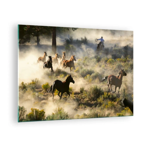 Glasbild - Bild auf glas - Eine Herde Pferde galoppiert durch den Staub und ein Cowboy vor der Kulisse der Natur - 70x50cm - Rivalität – Freiheit oder männliche Stärke? - Moderne Wanddekoration für Wohnzimmer und Schlafzimmer ARTTOR