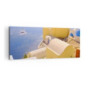 Bild auf Leinwand - Leinwandbild - Griechische Architektur mit Meerblick und einem Boot im Hintergrund - 120x50cm - Griechische Landschaft in Weiß und Blau - Moderne Wanddekoration für Wohnzimmer und Schlafzimmer ARTTOR