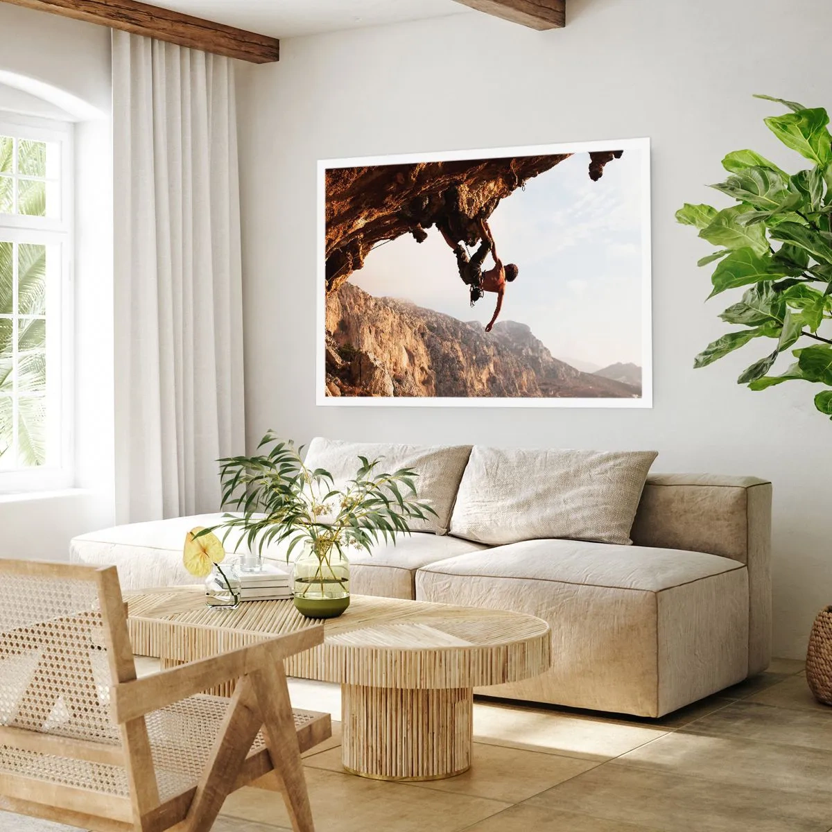 Poster - Ein Kletterer auf einer steilen Klippe in den Bergen im Sonnenschein - 100x70cm - Die Welt ist in einer Hand auf einem Felsblock geschrumpft - Moderne Wanddekoration für Wohnzimmer und Schlafzimmer ARTTOR