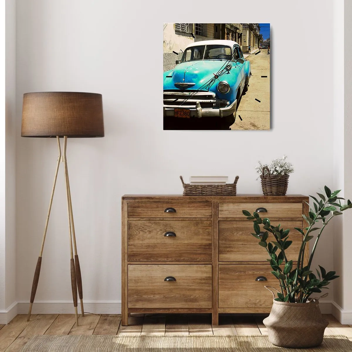 Wanduhr - Glasuhr - Ein blauer Oldtimer auf der Straße an einem sonnigen Tag - 30x30cm - Evviva Kuba! - Moderne Wanddekoration für Wohnzimmer und Schlafzimmer ARTTOR