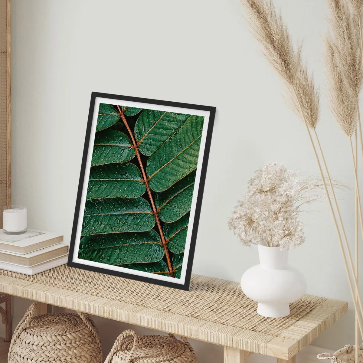 Poster in einem schwarzem Rahmen - Blätter mit Wassertropfen bilden eine harmonische Komposition - 50x70cm - Im grünen Rhythmus - Moderne Wanddekoration für Wohnzimmer und Schlafzimmer ARTTOR