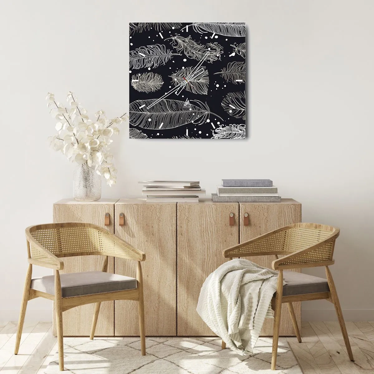 Wanduhr - Glasuhr - Zarte weiße Federn auf marineblauem Hintergrund - 30x30cm - Gefiederte Spitze - Moderne Wanddekoration für Wohnzimmer und Schlafzimmer ARTTOR