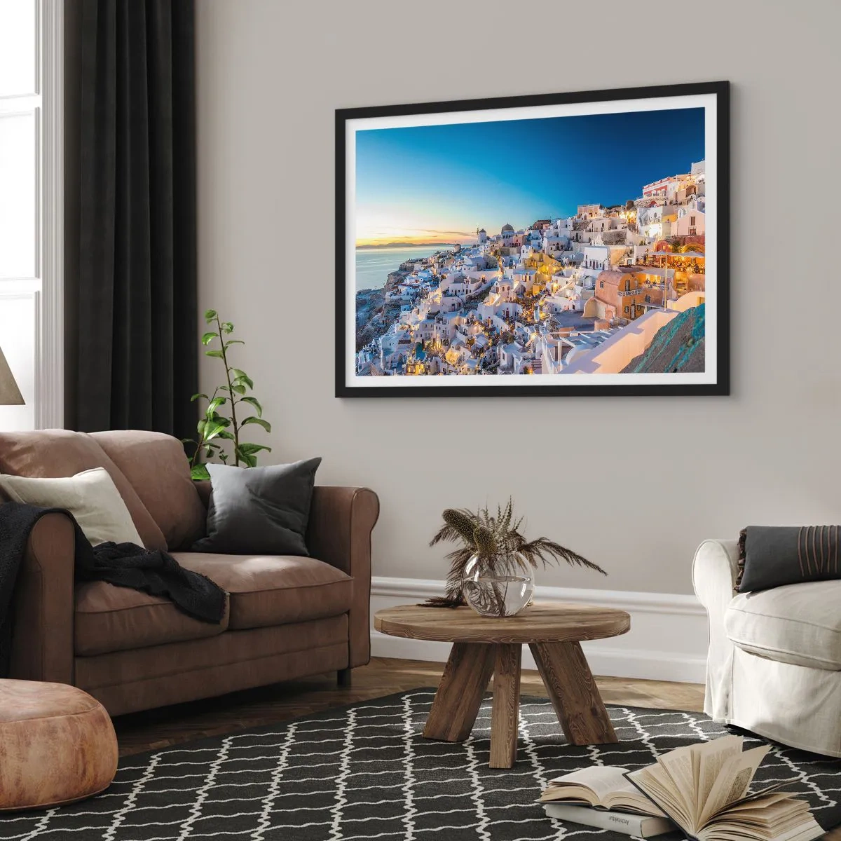 Poster in einem schwarzem Rahmen - Blick auf eine griechische Stadt bei Sonnenuntergang - 70x50cm - Die Essenz des Griechischen - Moderne Wanddekoration für Wohnzimmer und Schlafzimmer ARTTOR