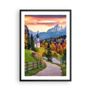 Poster in einem schwarzem Rahmen - Bergkapelle zwischen herbstlichen Bäumen bei Sonnenuntergang - 50x70cm - Landschaftsartige Malerei - Moderne Wanddekoration für Wohnzimmer und Schlafzimmer ARTTOR