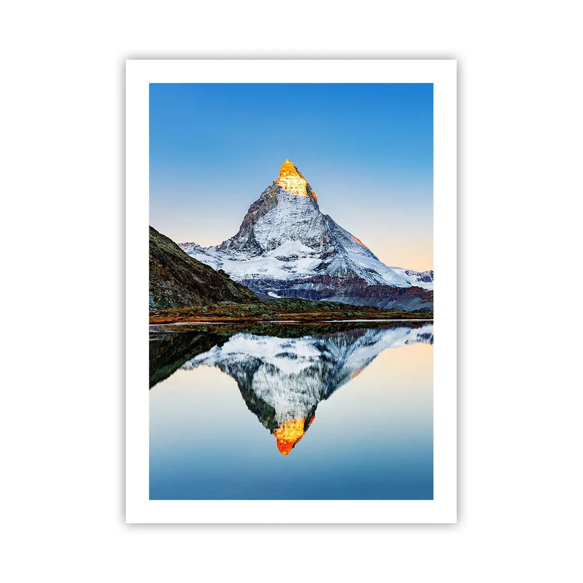 Poster - Ein Berg mit einem schneebedeckten Gipfel, der sich in einem See spiegelt - 50x70cm - Zwei Welten - Moderne Wanddekoration für Wohnzimmer und Schlafzimmer ARTTOR