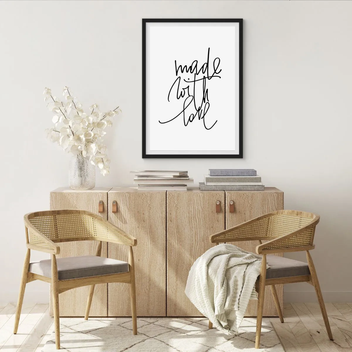 Poster in einem schwarzem Rahmen - Kalligrafische Inschrift „Made with Love“ auf weißem Hintergrund - 50x70cm - Die beste Marke - Moderne Wanddekoration für Wohnzimmer und Schlafzimmer ARTTOR