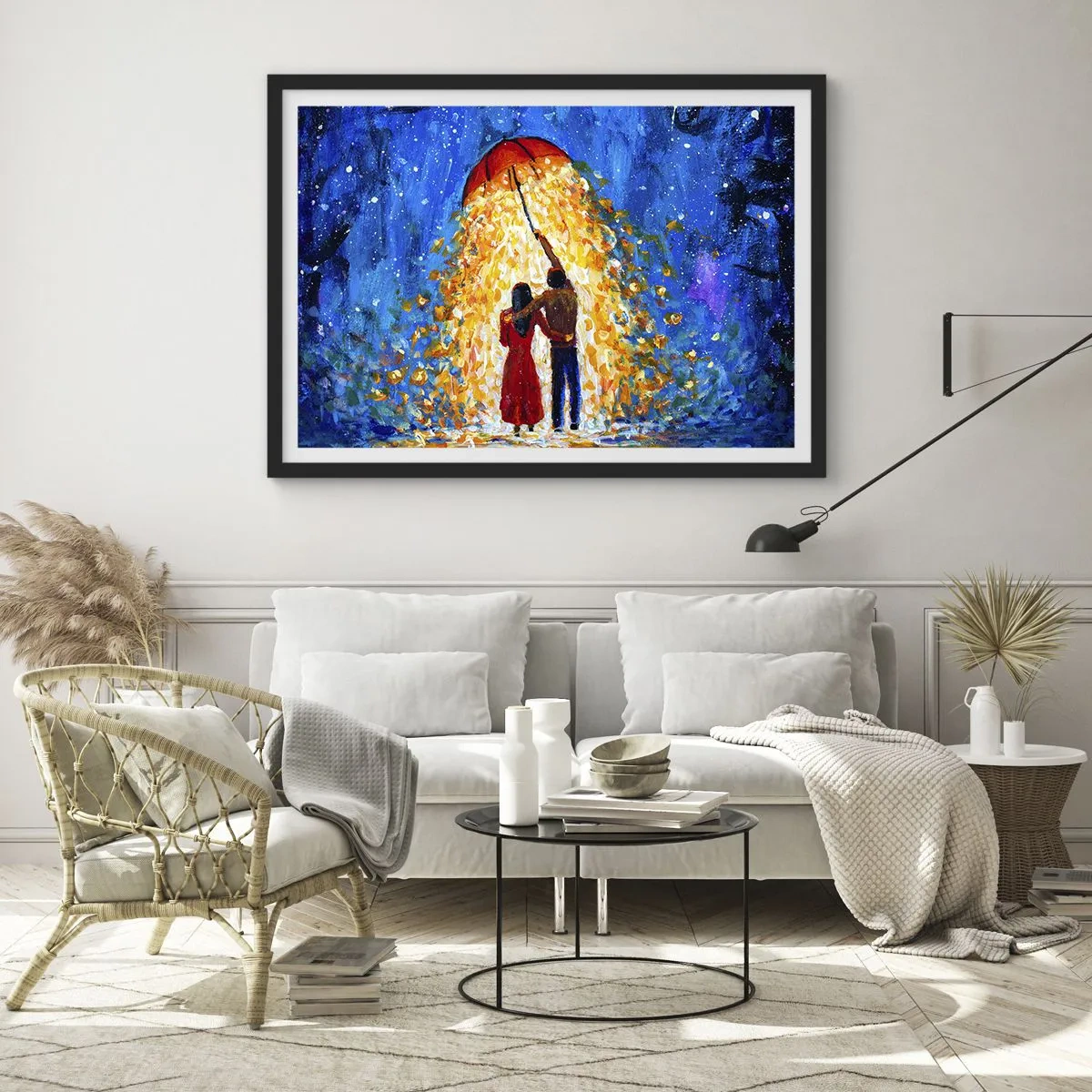 Poster in einem schwarzem Rahmen - Ein Paar unter einem roten Regenschirm im leuchtenden Regen - 70x50cm - Zauber eines Regenabends? - Moderne Wanddekoration für Wohnzimmer und Schlafzimmer ARTTOR