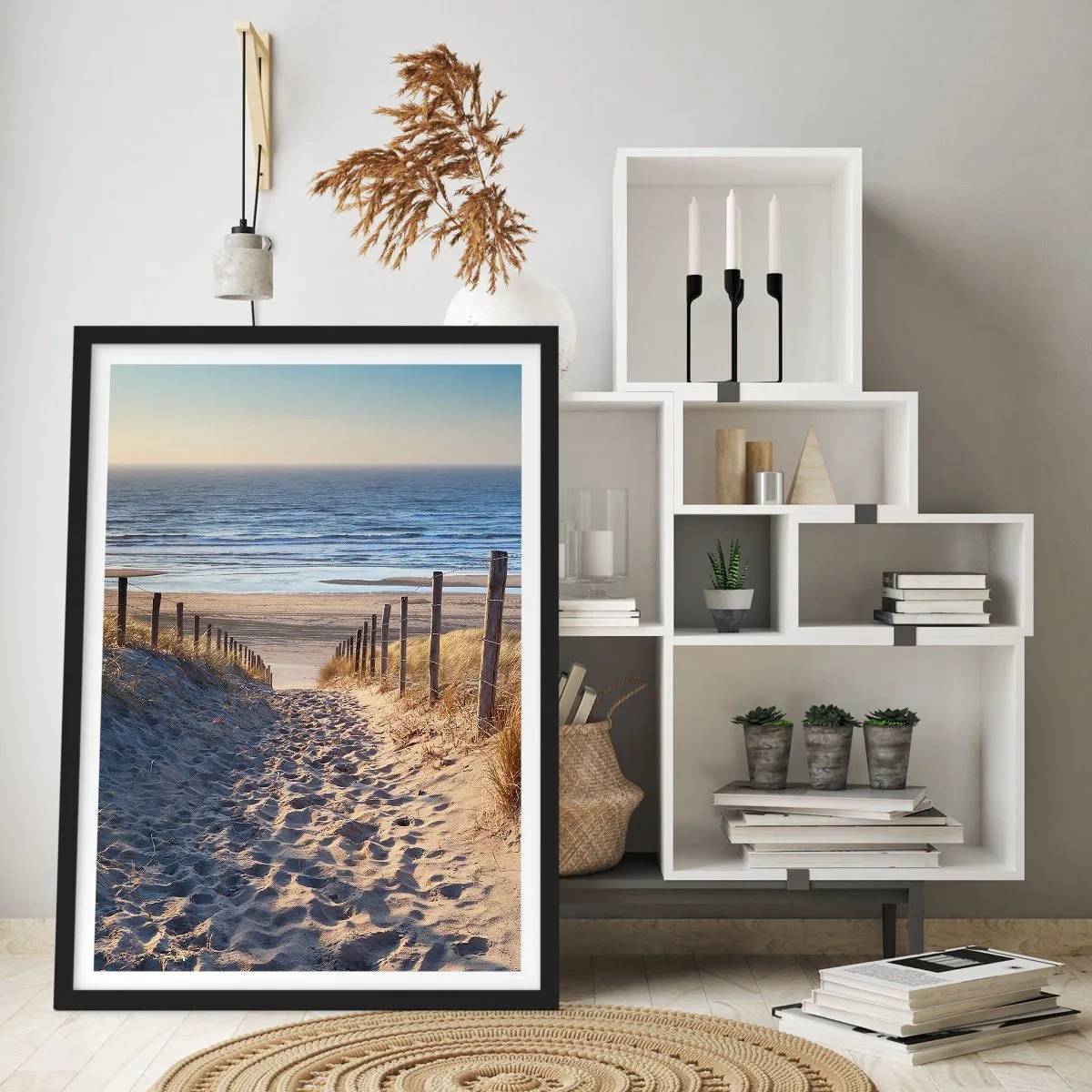 Poster in einem schwarzem Rahmen - Weg durch die Dünen zum Strand bei Sonnenuntergang - 50x70cm - Das Rauschen des Meeres, der Gesang der Vögel, ein wilder Strand im Gras ... - Moderne Wanddekoration für Wohnzimmer und Schlafzimmer ARTTOR