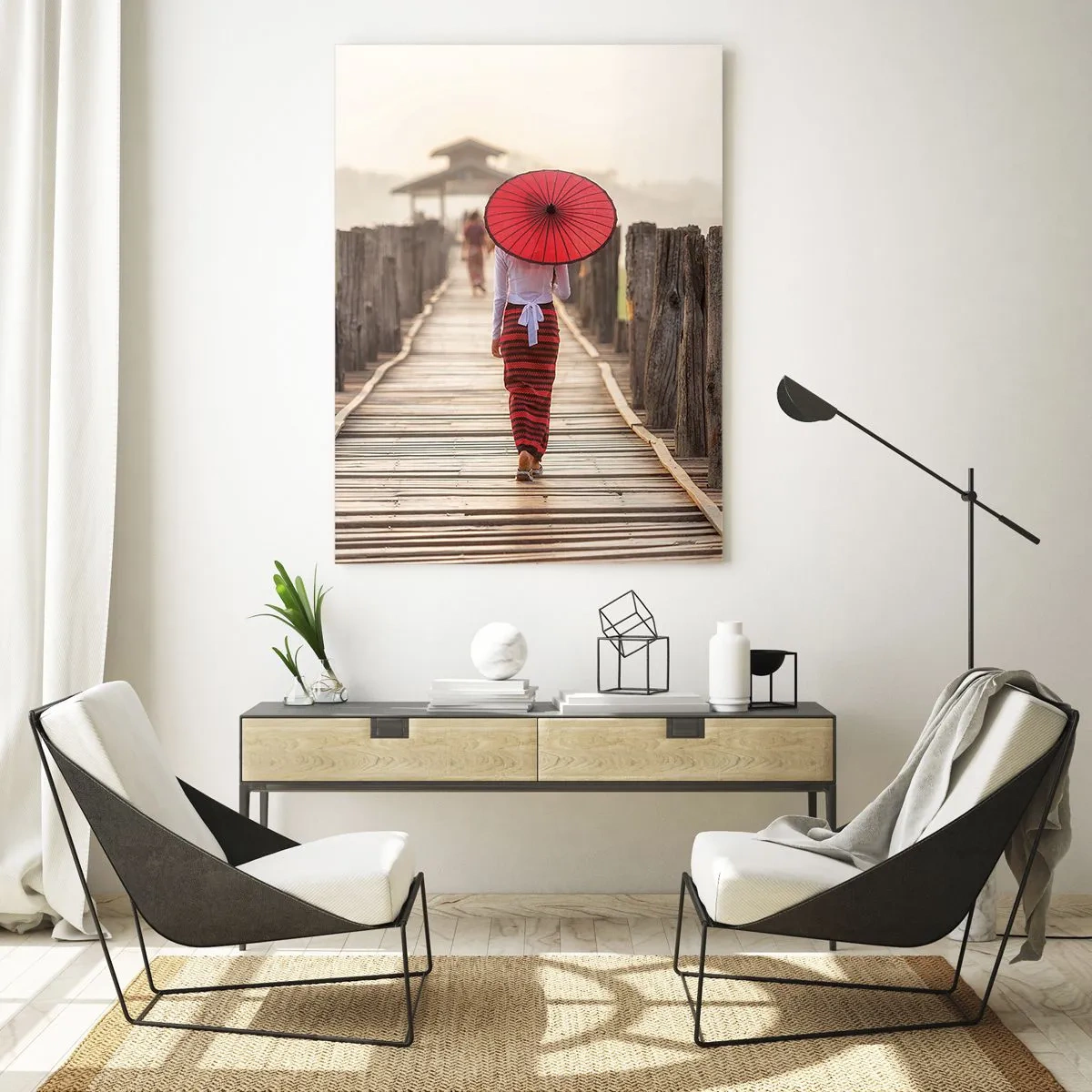 Glasbild - Bild auf glas - Eine Frau mit einem roten Regenschirm auf einer Holzbrücke - 80x120cm - Auf der alten Brücke - Moderne Wanddekoration für Wohnzimmer und Schlafzimmer ARTTOR